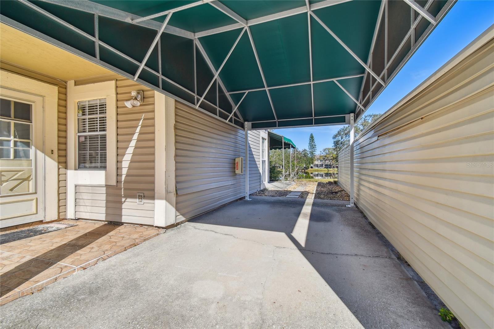 6909 LAKE PLACE CT, TAMPA, FL, 33634