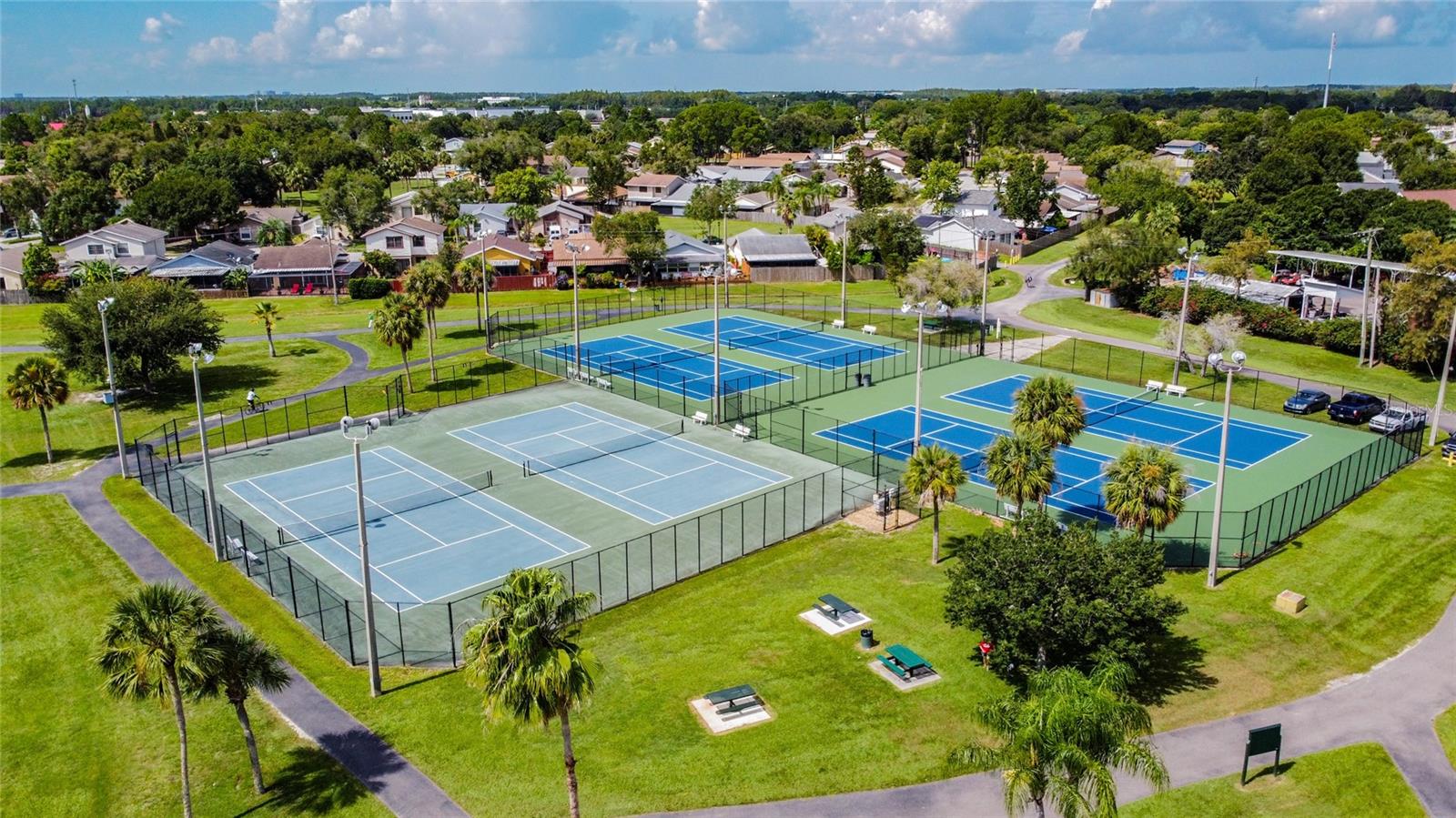 6909 LAKE PLACE CT, TAMPA, FL, 33634