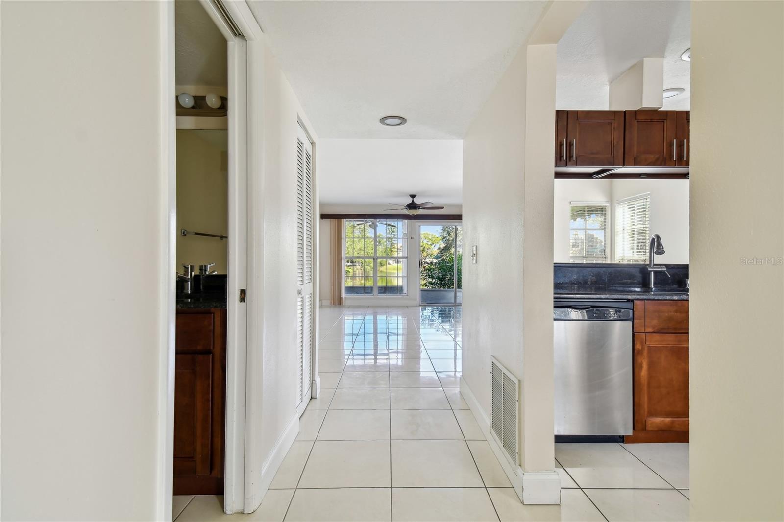 6909 LAKE PLACE CT, TAMPA, FL, 33634