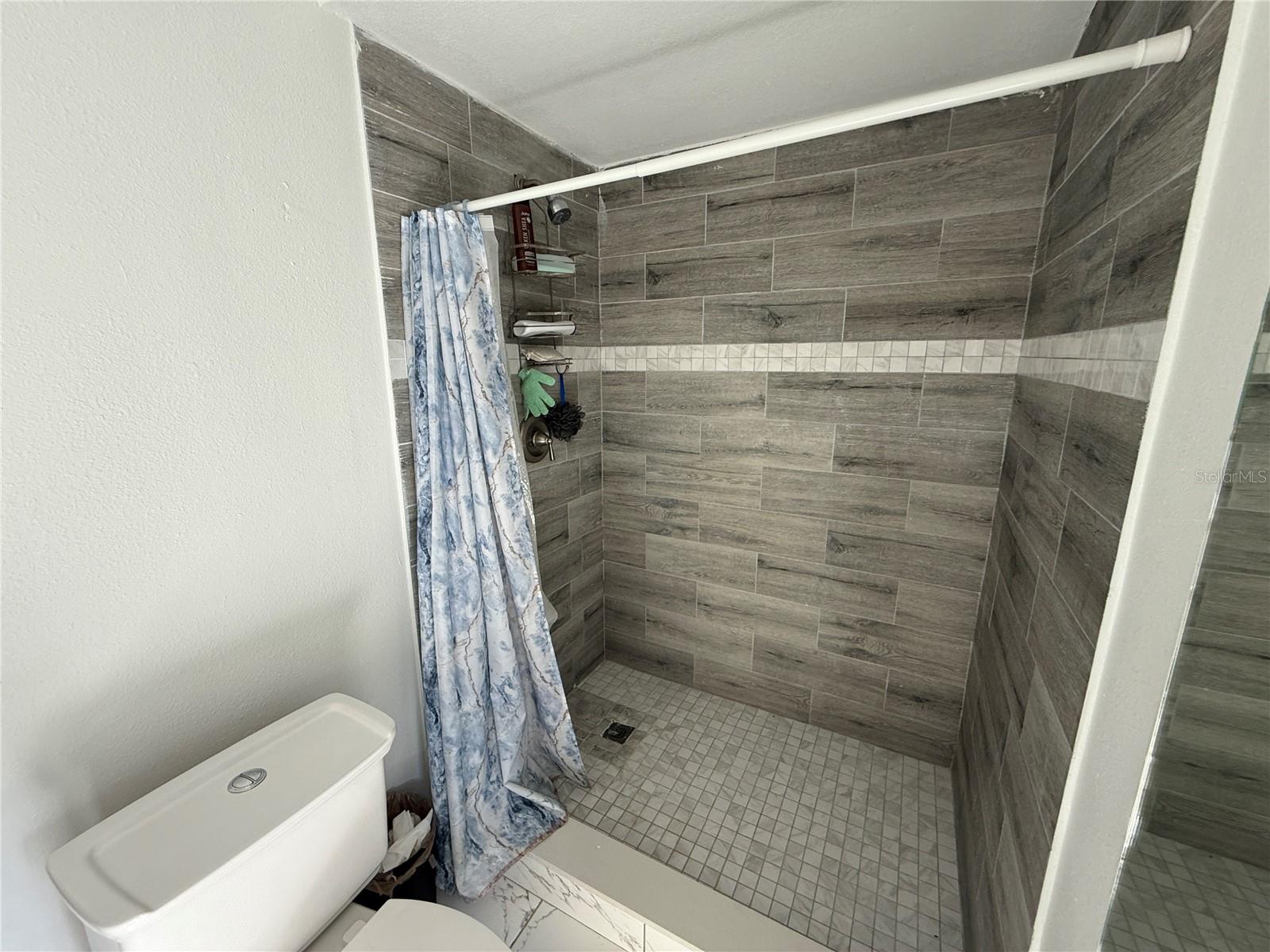 10002 MEMORIAL HWY, TAMPA, FL, 33615