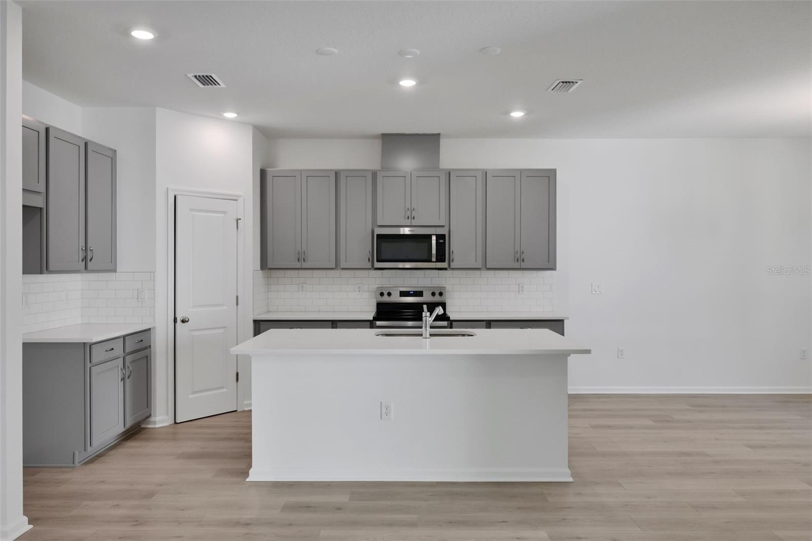 2992 SUPERMARINE RD, TAVARES, FL, 32778