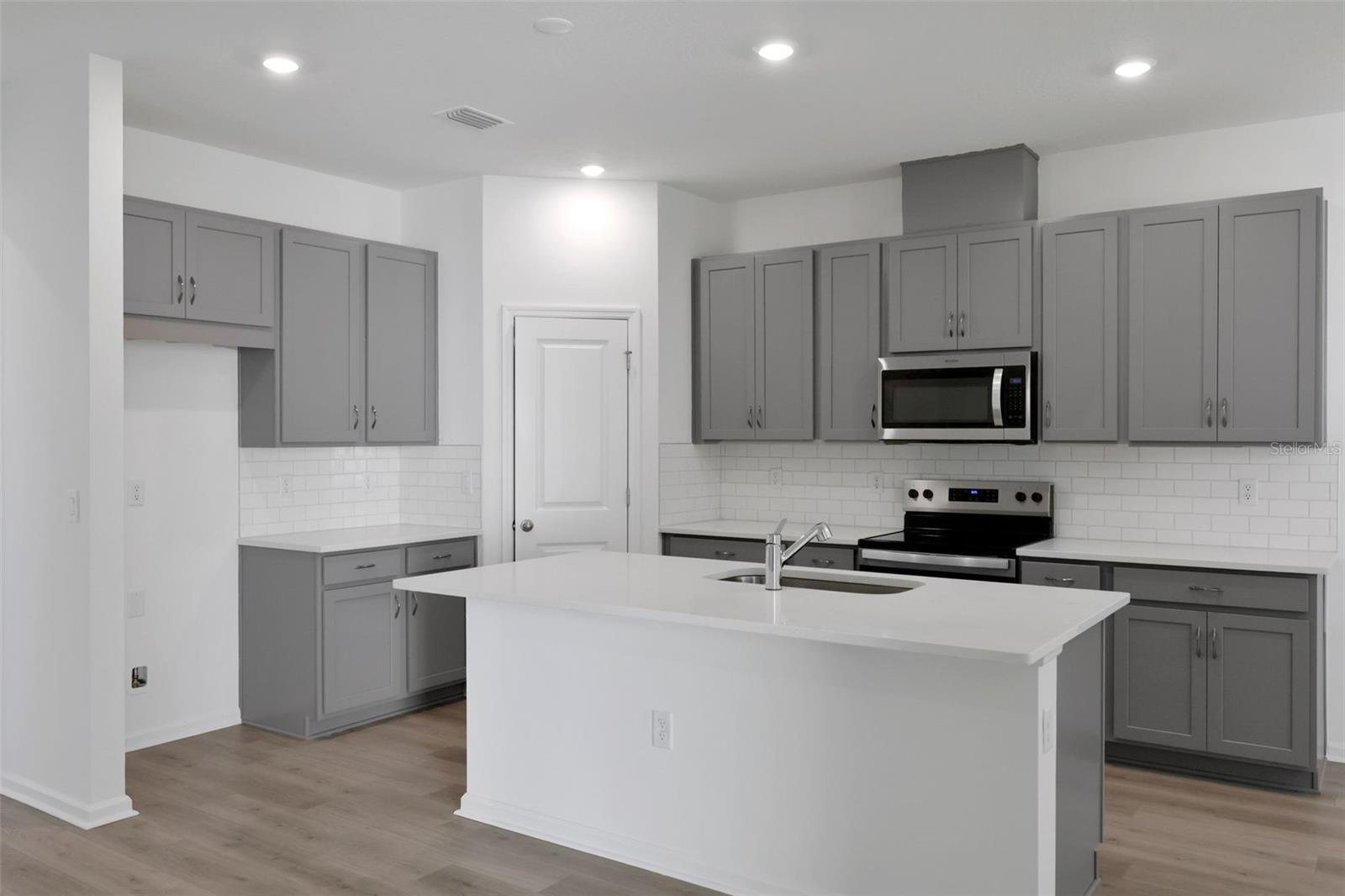 2992 SUPERMARINE RD, TAVARES, FL, 32778