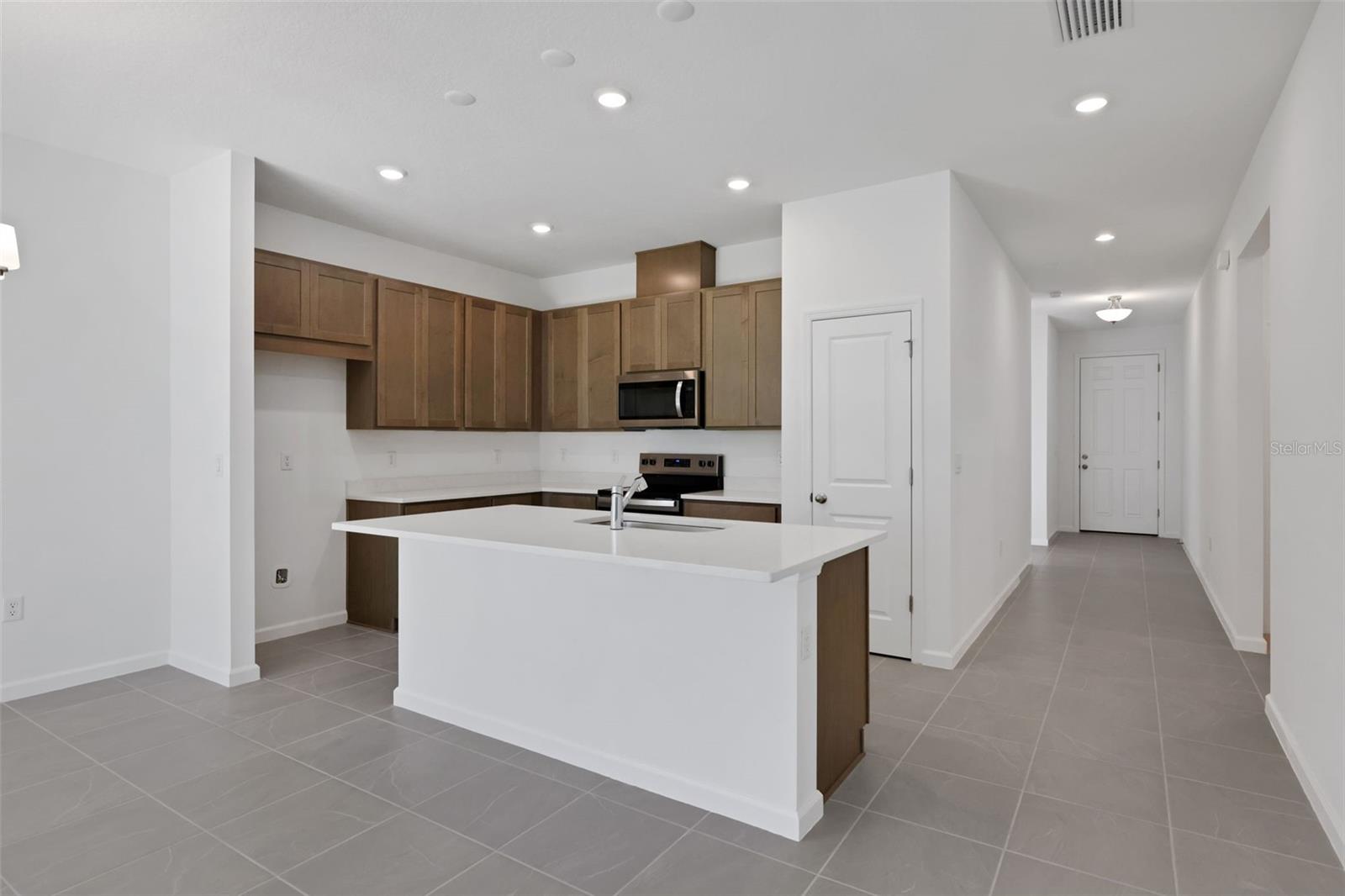 2884 SUPERMARINE RD, TAVARES, FL, 32778