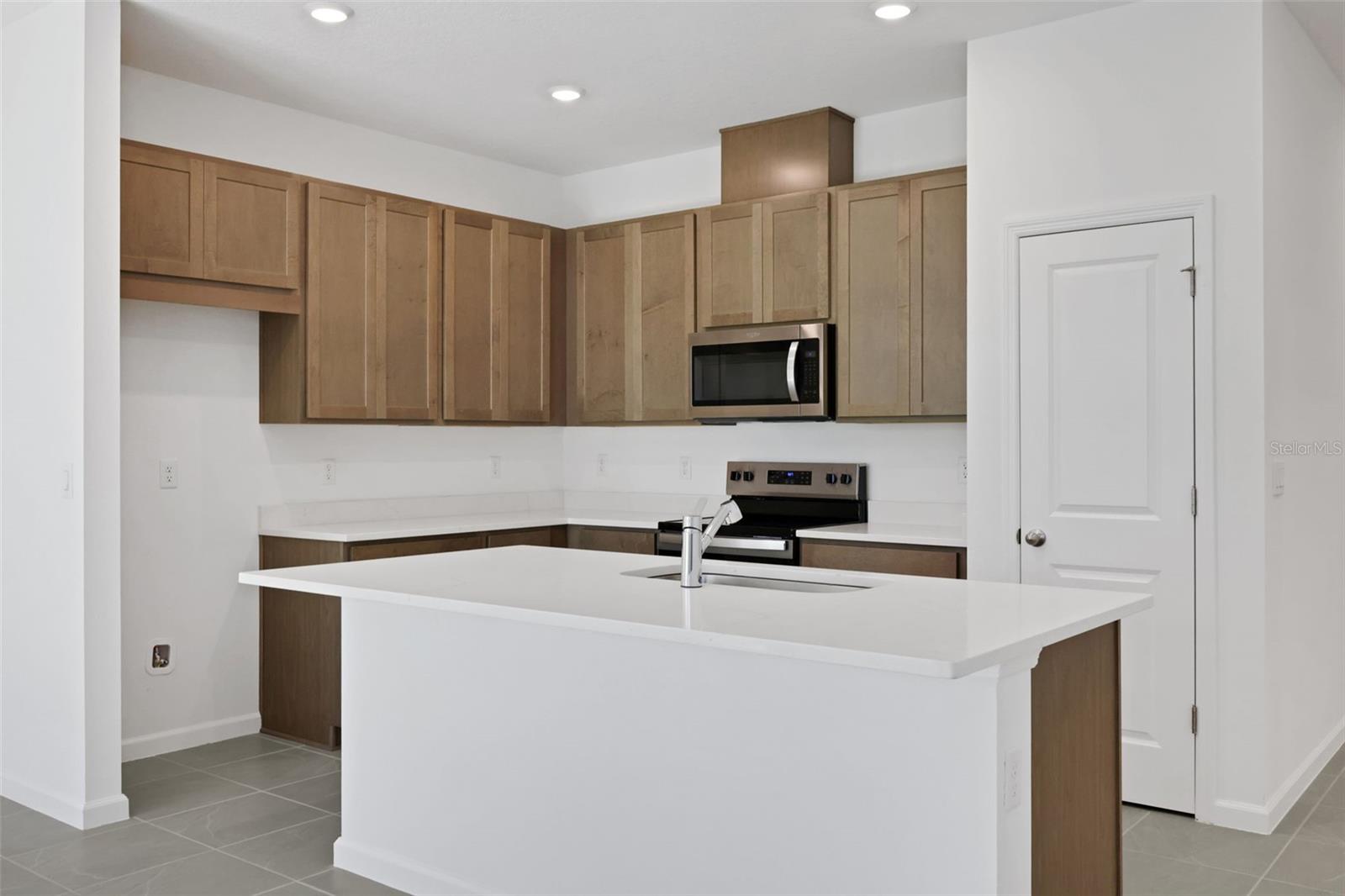 2884 SUPERMARINE RD, TAVARES, FL, 32778