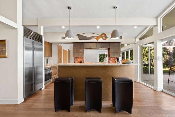 3512 E FOREST LAKE DR, SARASOTA, FL, 34232