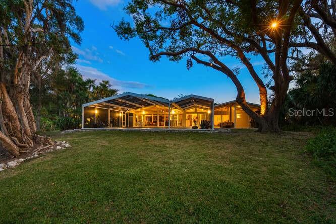 3512 E FOREST LAKE DR, SARASOTA, FL, 34232