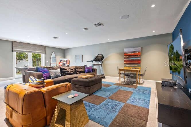 3512 E FOREST LAKE DR, SARASOTA, FL, 34232