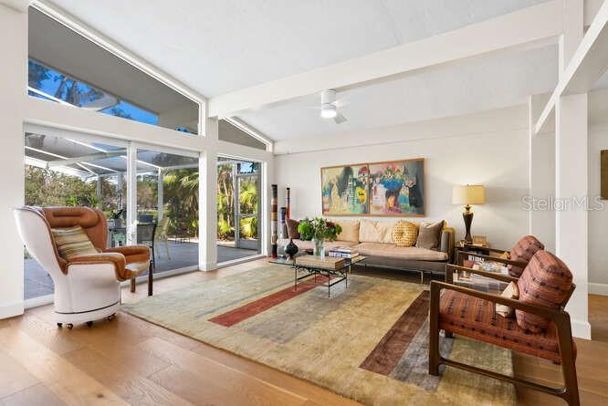 3512 E FOREST LAKE DR, SARASOTA, FL, 34232