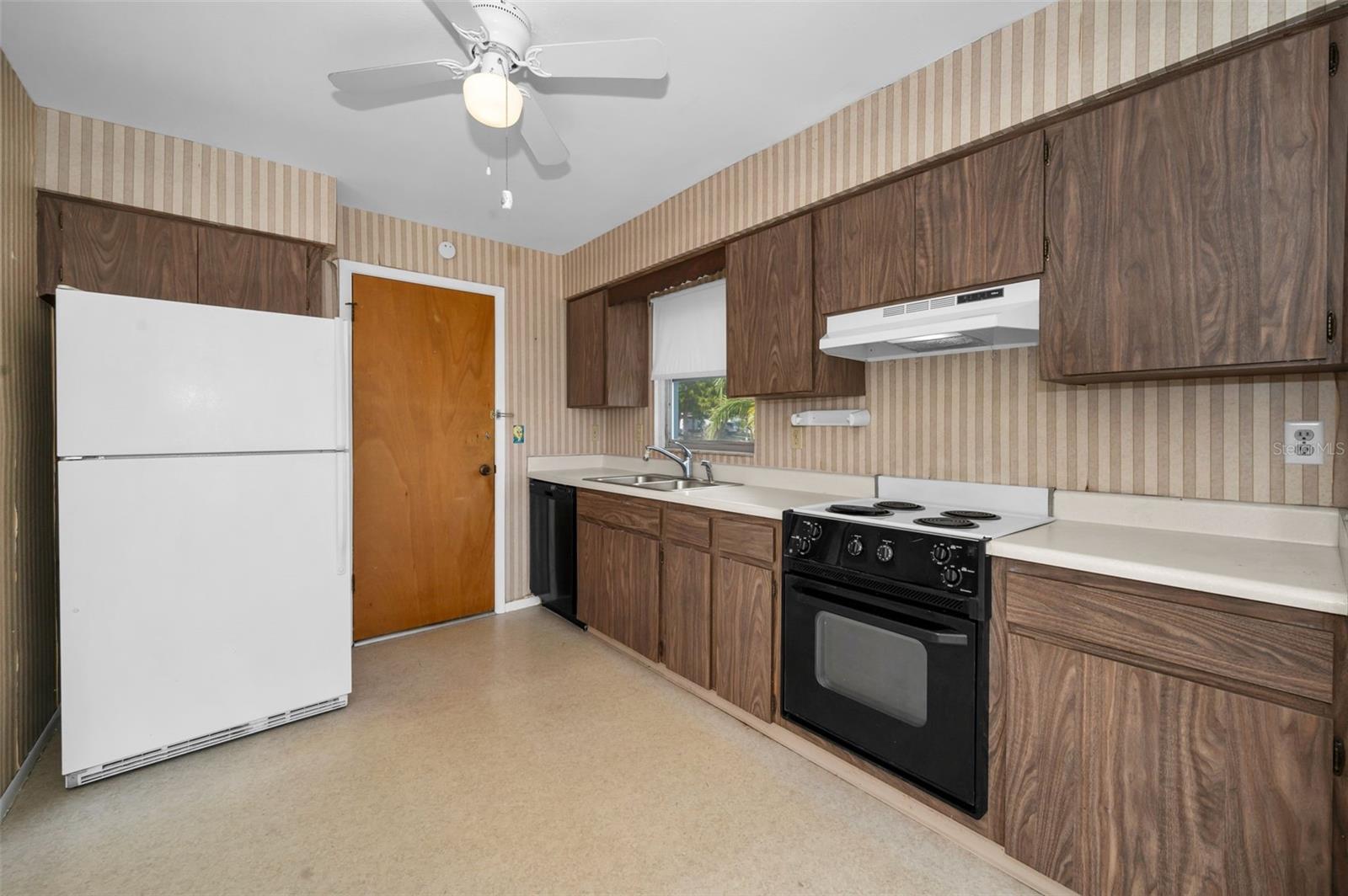 1518 W DORCHESTER DR, PALM HARBOR, FL, 34684