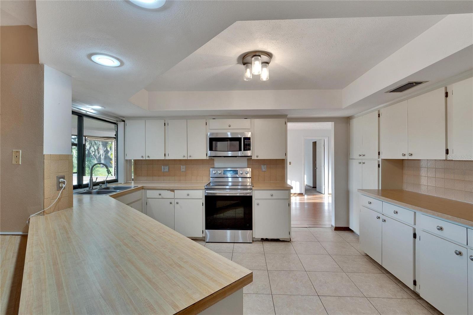 1903 COUNTRY CLUB CT, PLANT CITY, FL, 33566