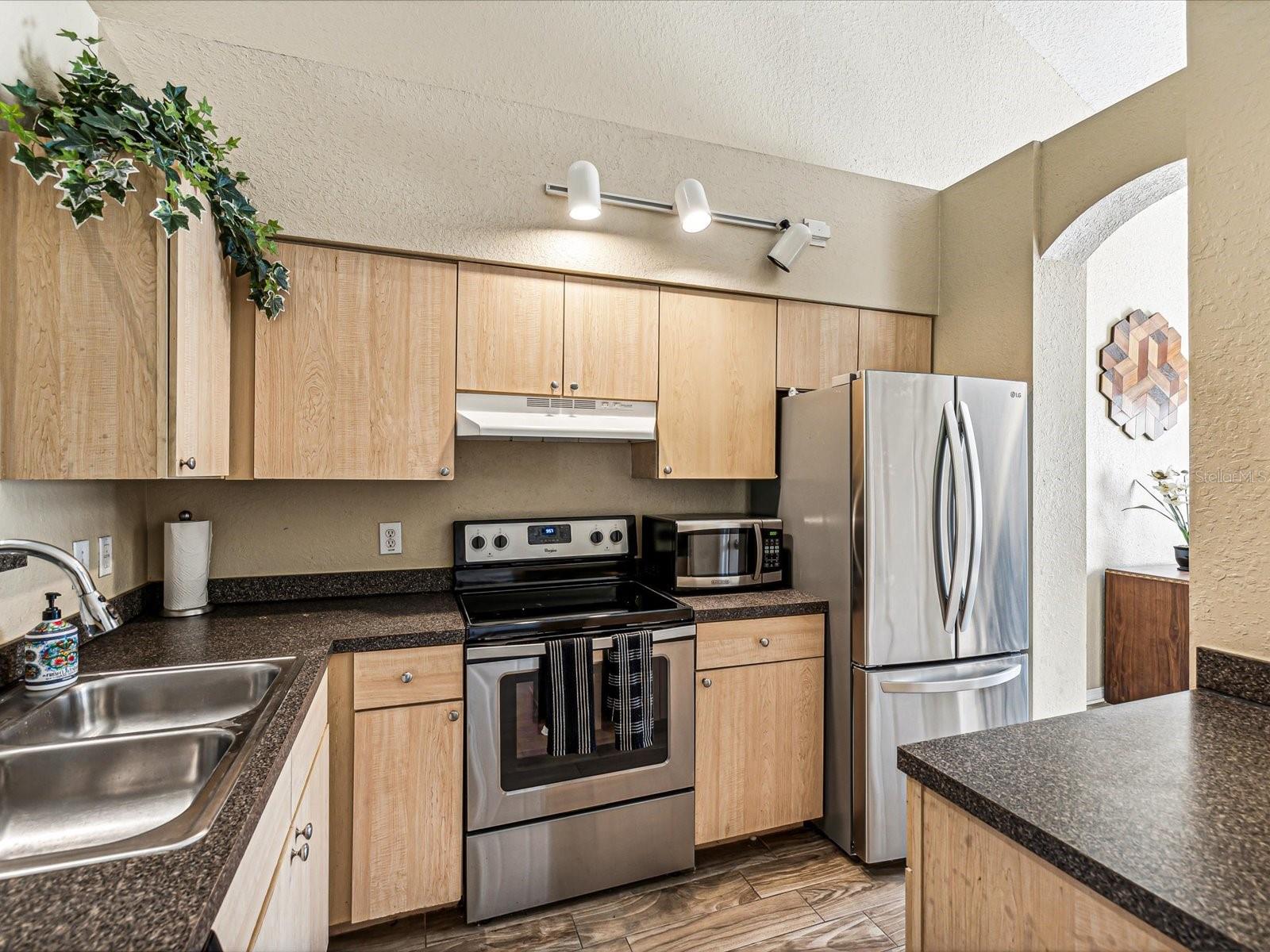 3653 KINGS RD #102, PALM HARBOR, FL, 34685