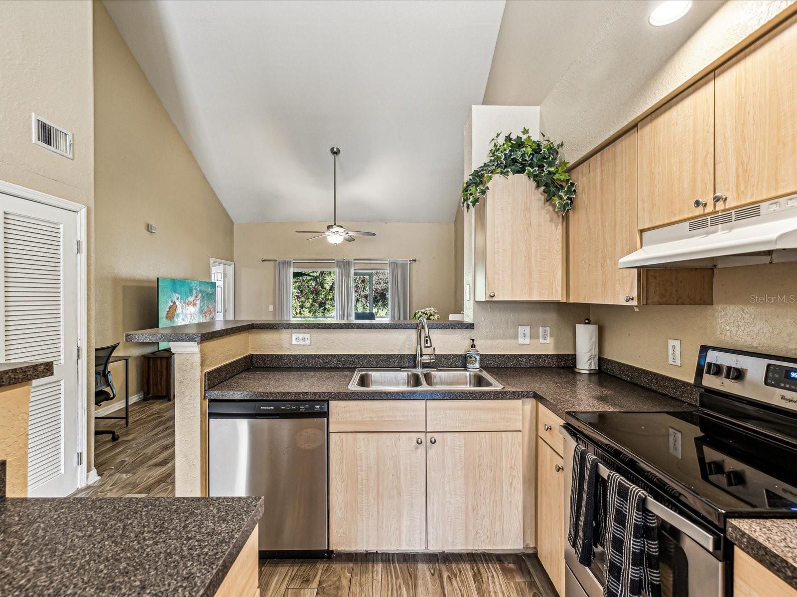 3653 KINGS RD #102, PALM HARBOR, FL, 34685