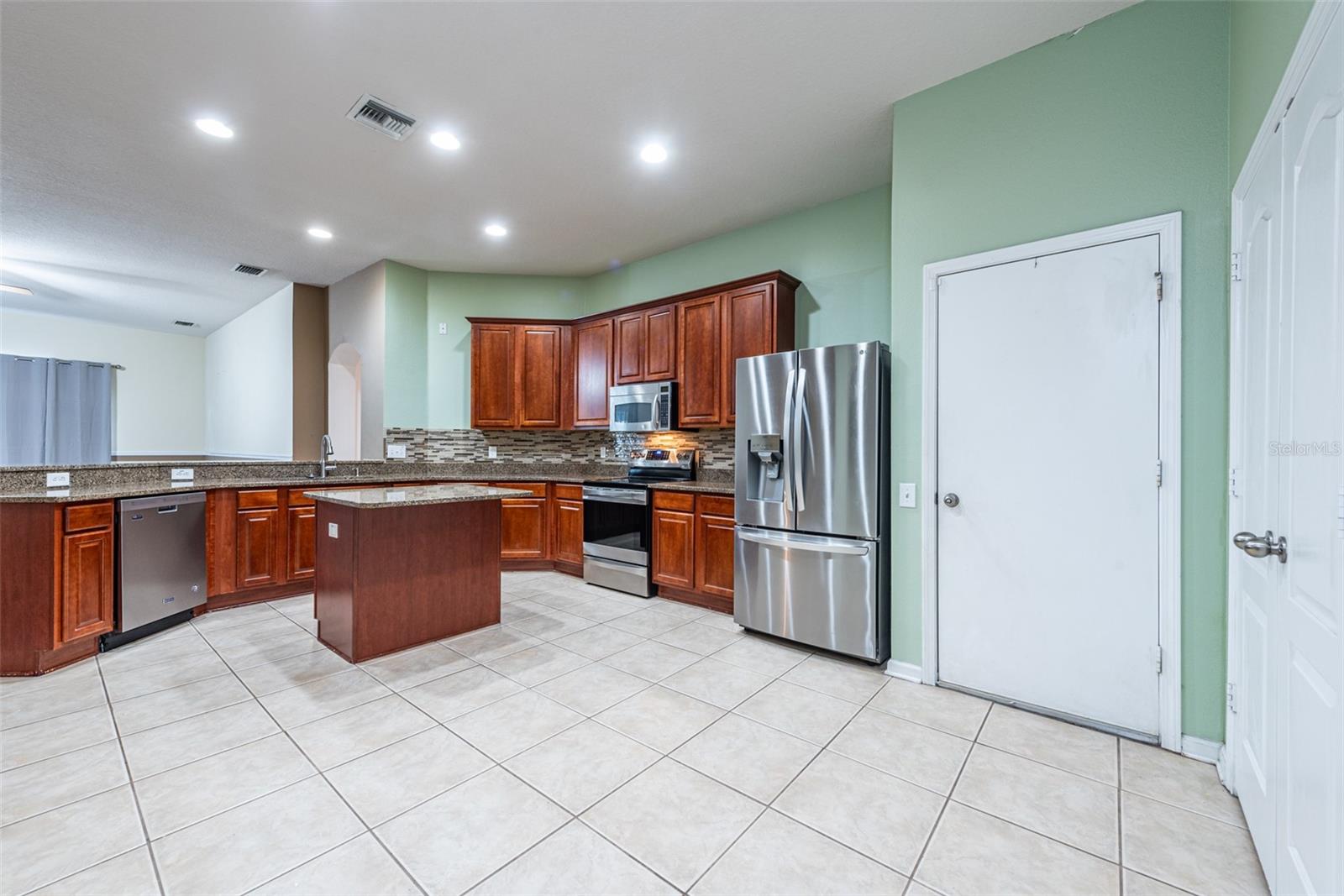 2044 HEARTLAND CIR, VALRICO, FL, 33594