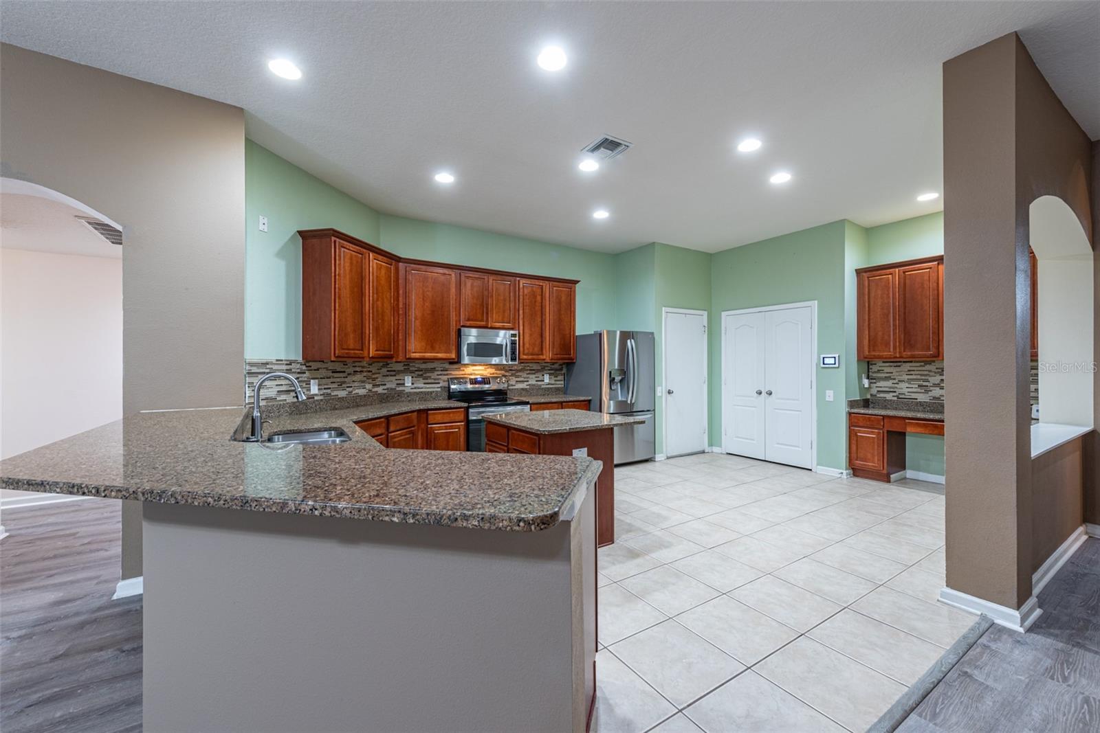 2044 HEARTLAND CIR, VALRICO, FL, 33594