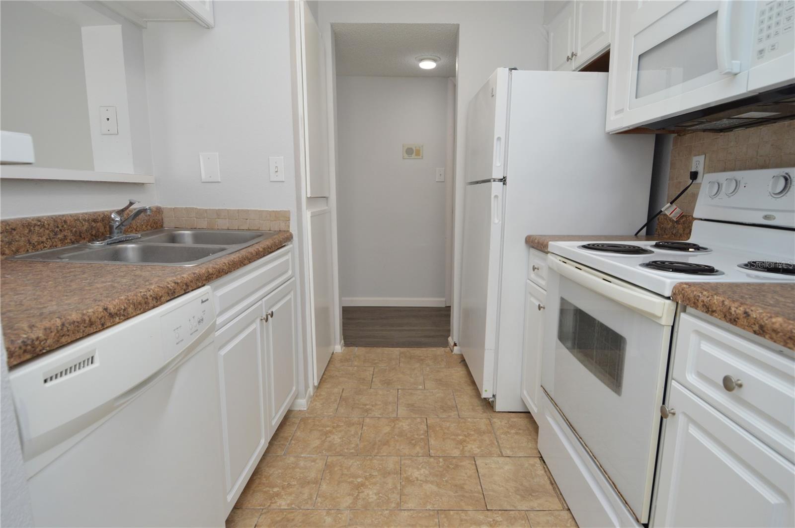 8630 MALLARD RESERVE DR #102, TAMPA, FL, 33614