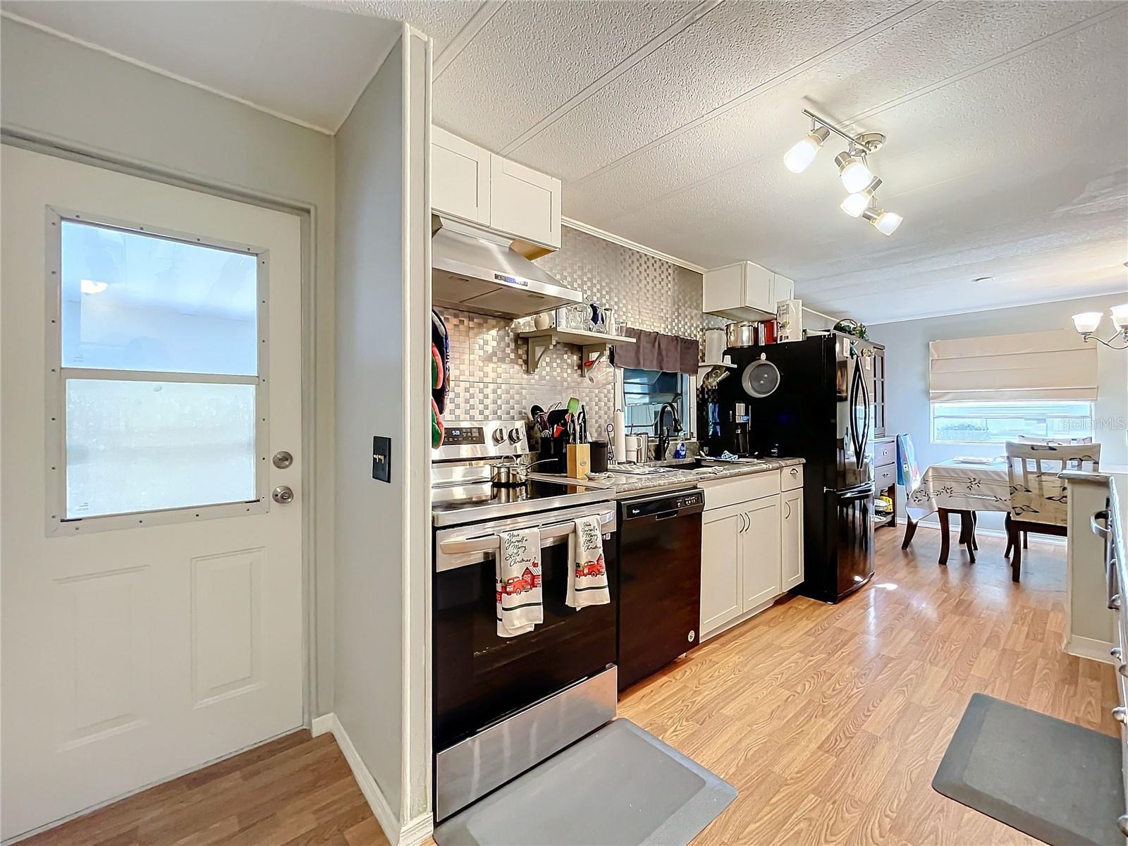 1132 BELMONT CIR, TAVARES, FL, 32778