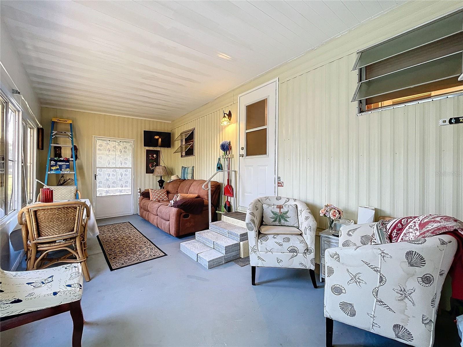 1132 BELMONT CIR, TAVARES, FL, 32778