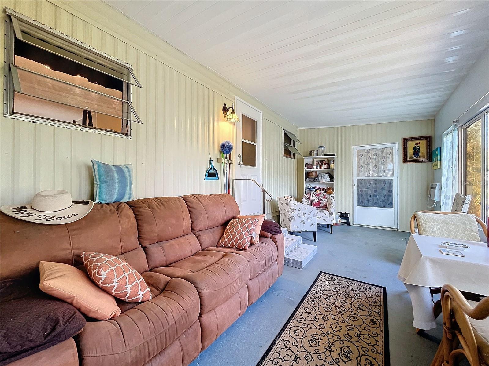 1132 BELMONT CIR, TAVARES, FL, 32778