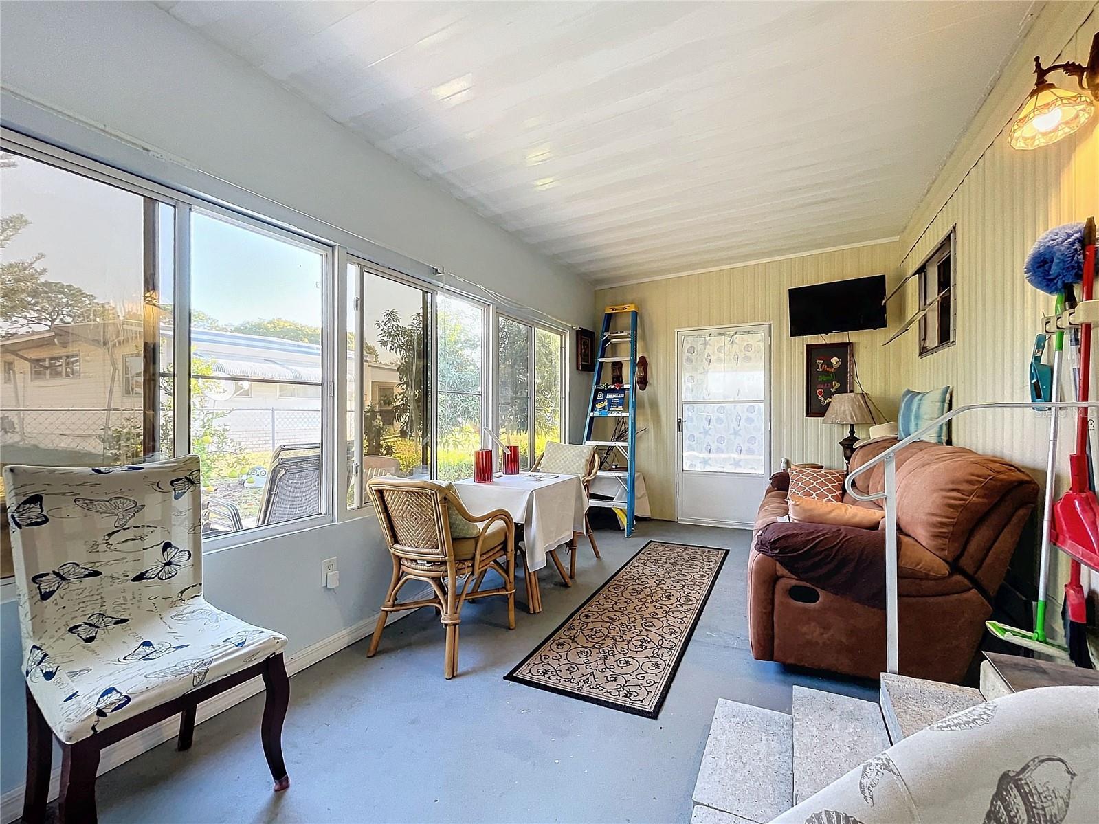 1132 BELMONT CIR, TAVARES, FL, 32778