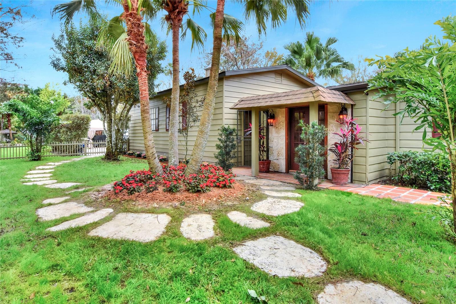 24120 MINK RD, ASTOR, FL, 32102