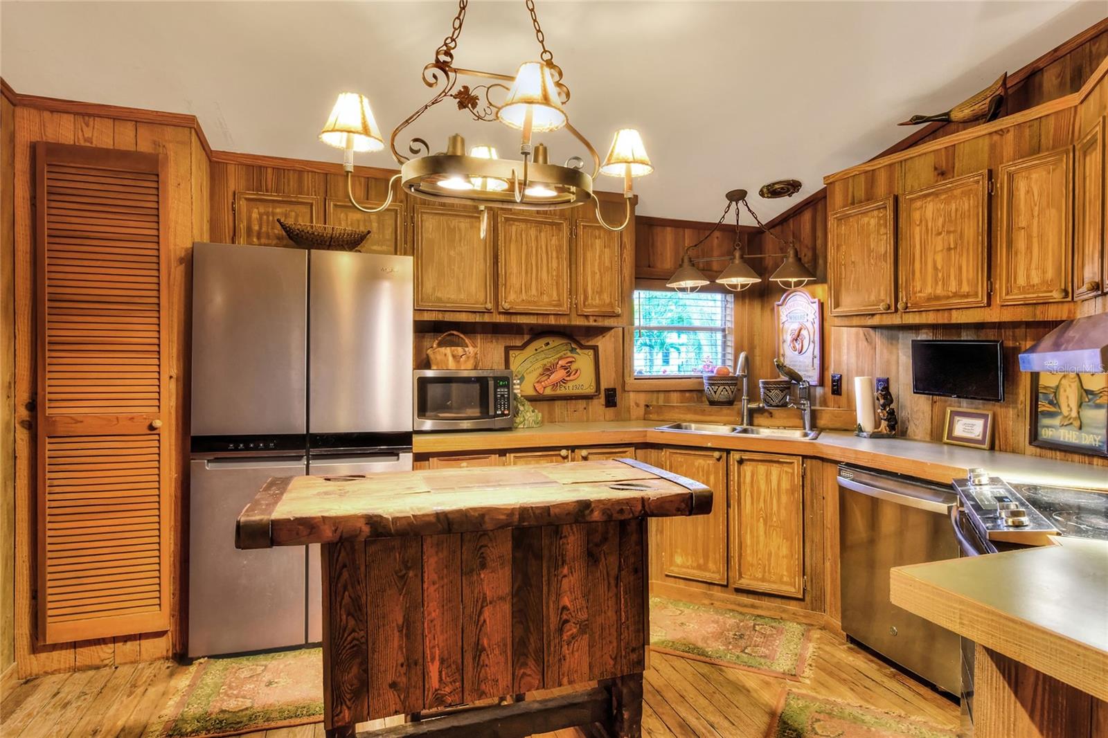 24120 MINK RD, ASTOR, FL, 32102