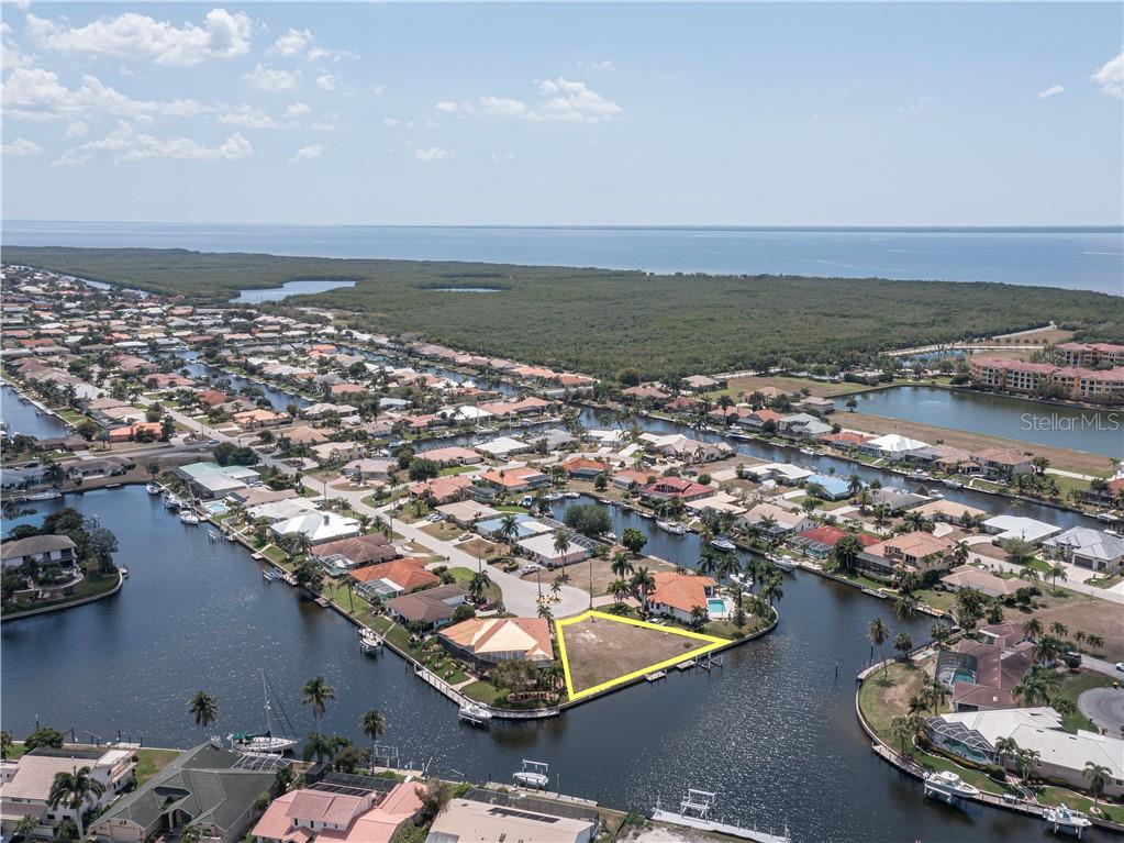 100 BAYSHORE CT, PUNTA GORDA, FL, 33950