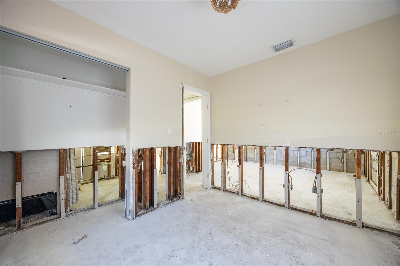 4561 SHORE ACRES BLVD NE, ST PETERSBURG, FL, 33703