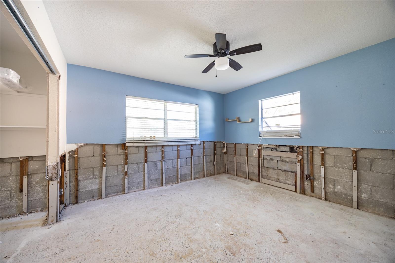 4561 SHORE ACRES BLVD NE, ST PETERSBURG, FL, 33703