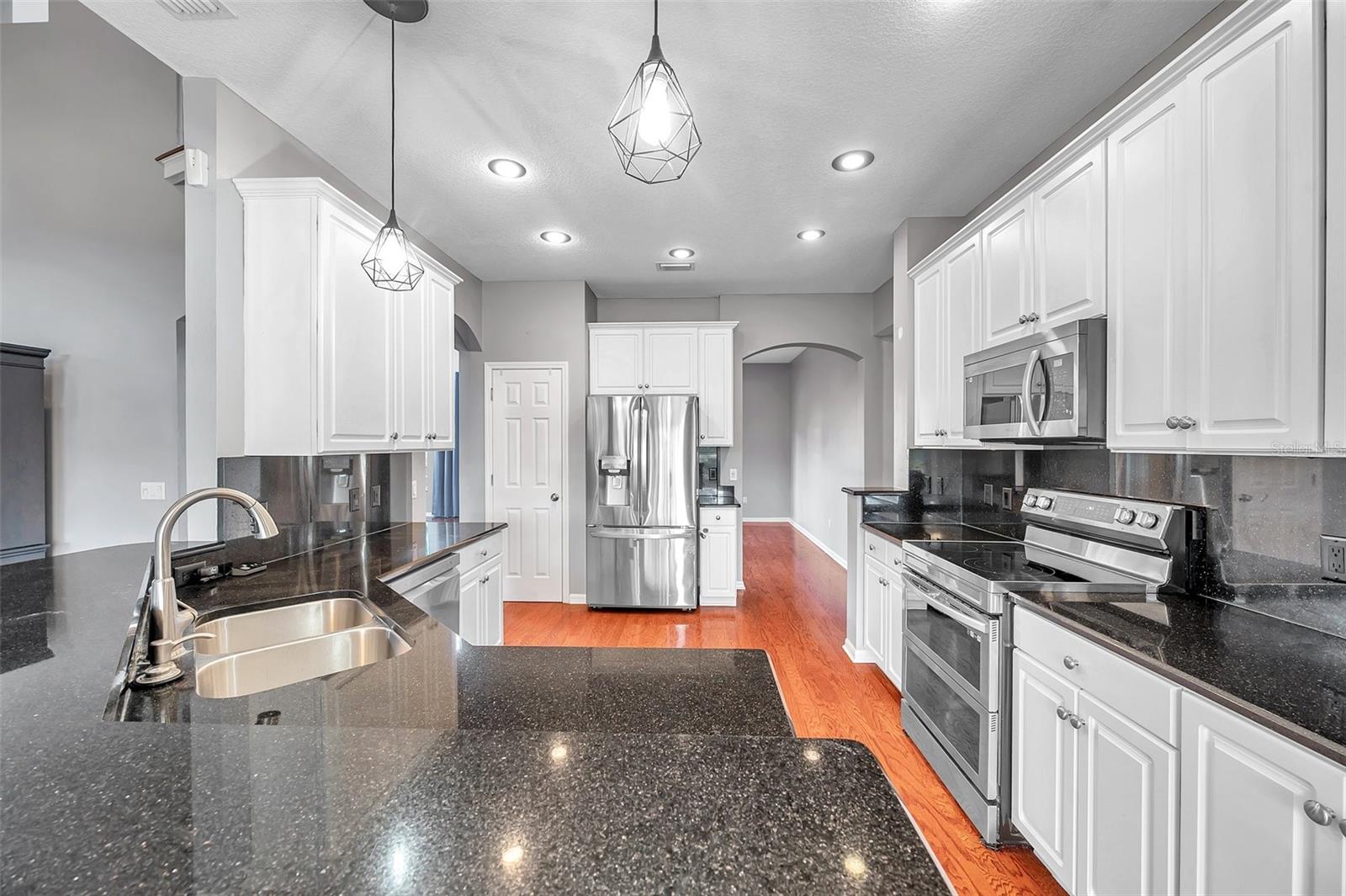 18817 AVENUE BIARRITZ, LUTZ, FL, 33558
