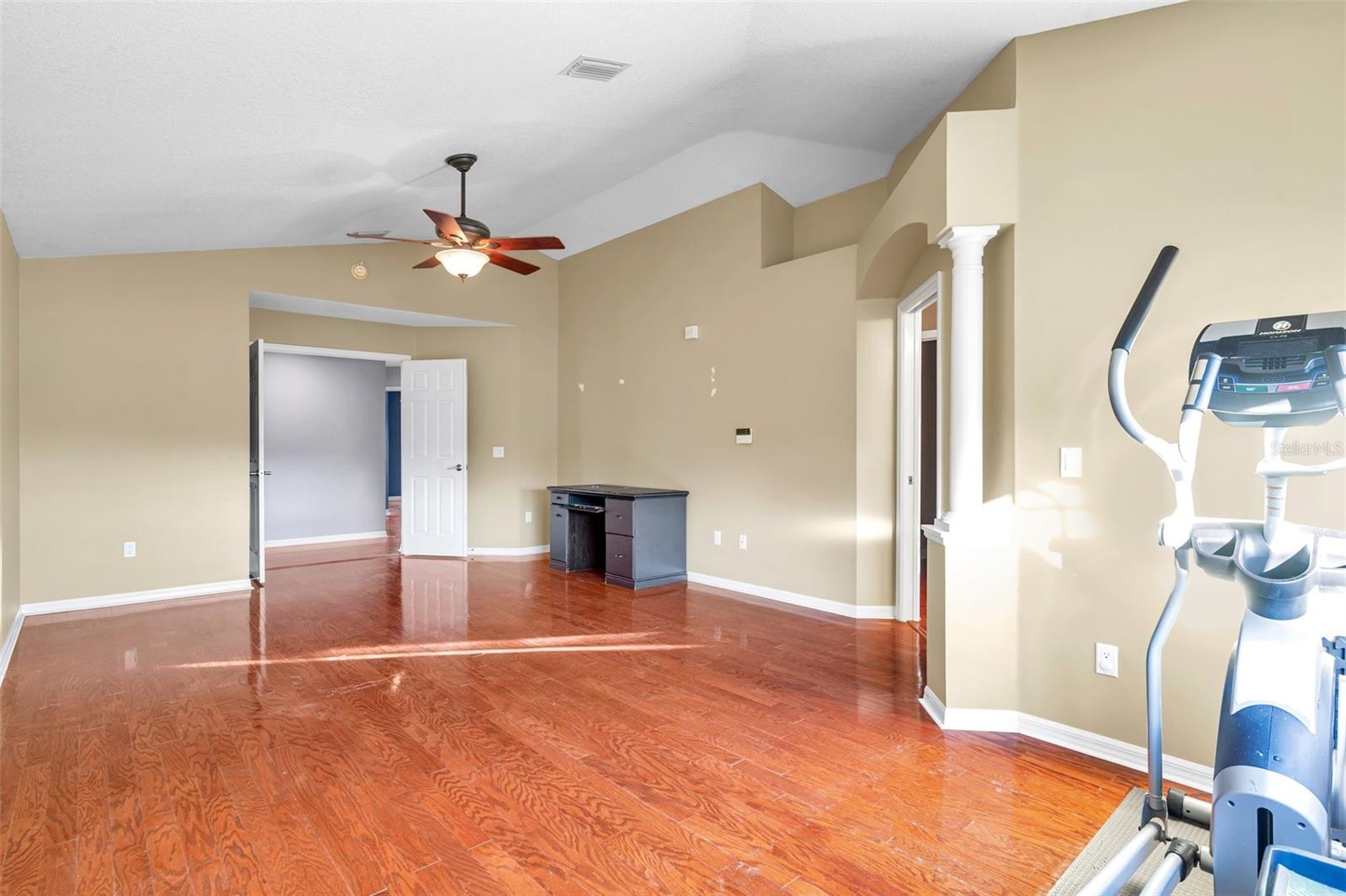 18817 AVENUE BIARRITZ, LUTZ, FL, 33558