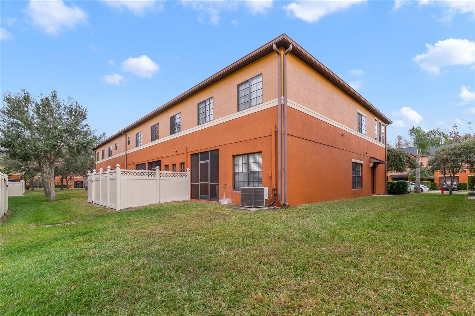 1037 BLACKWATER DR, WESLEY CHAPEL, FL, 33543