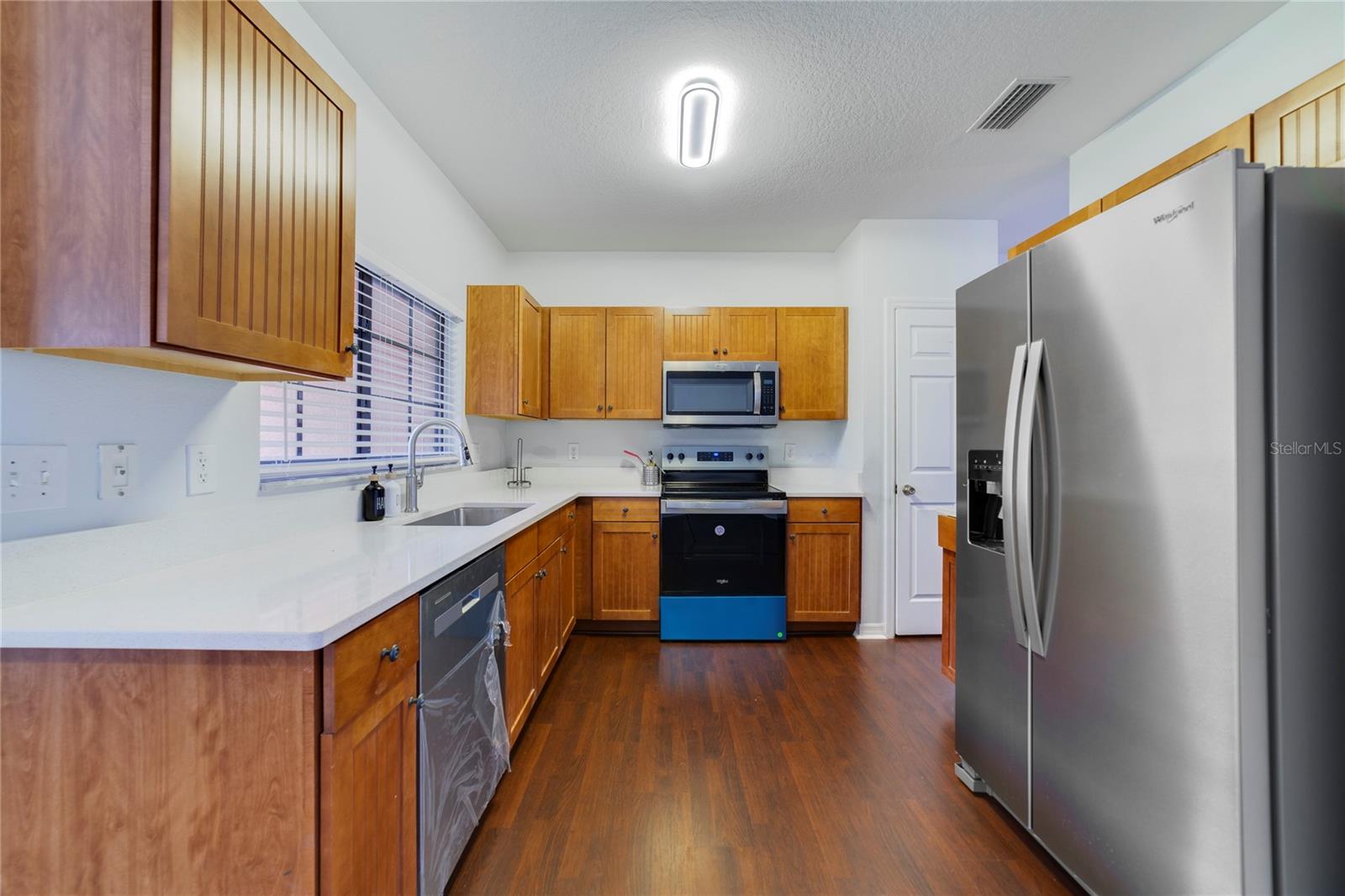 1037 BLACKWATER DR, WESLEY CHAPEL, FL, 33543