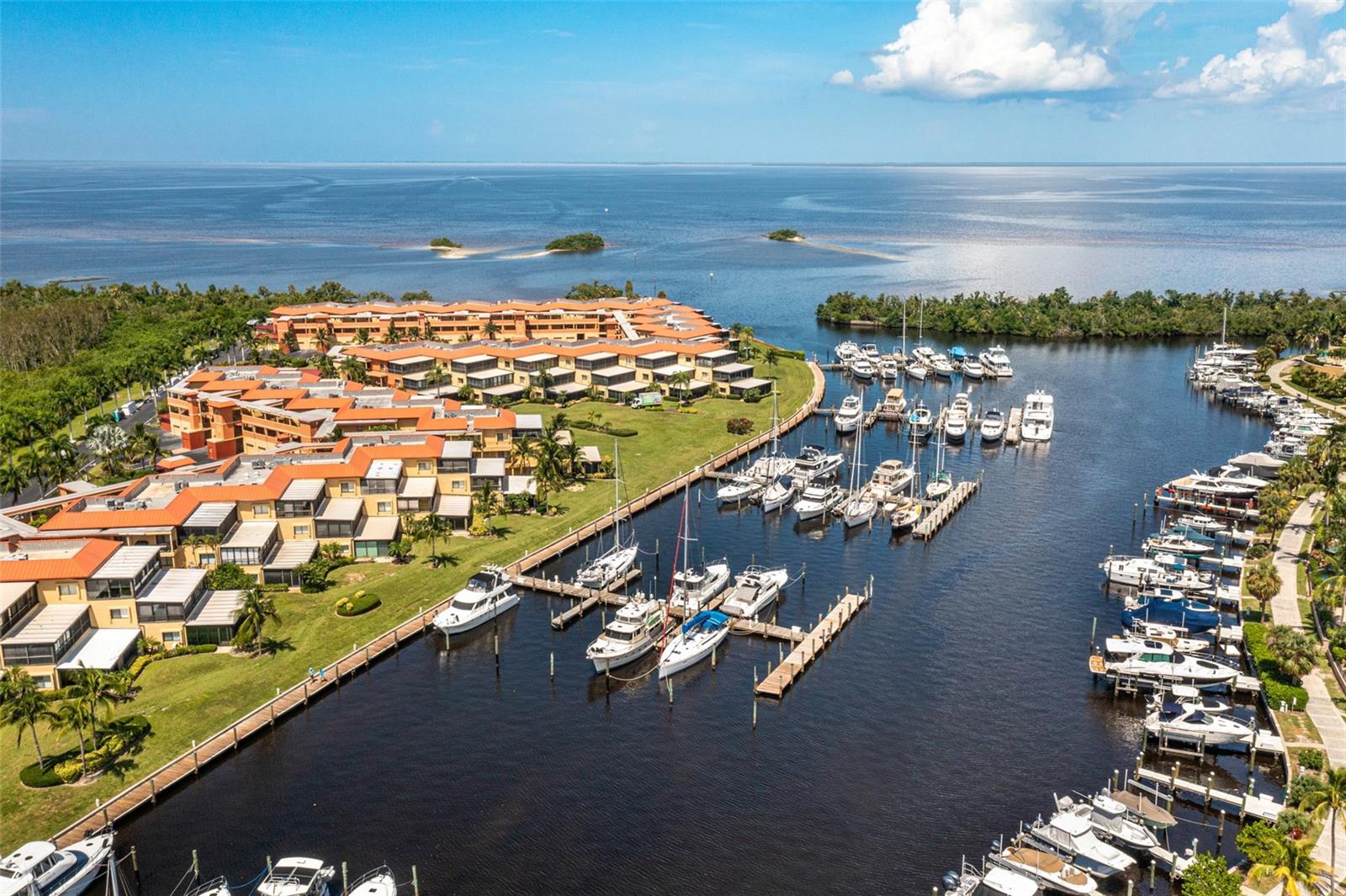 2061 KING TARPON DR, PUNTA GORDA, FL, 33955