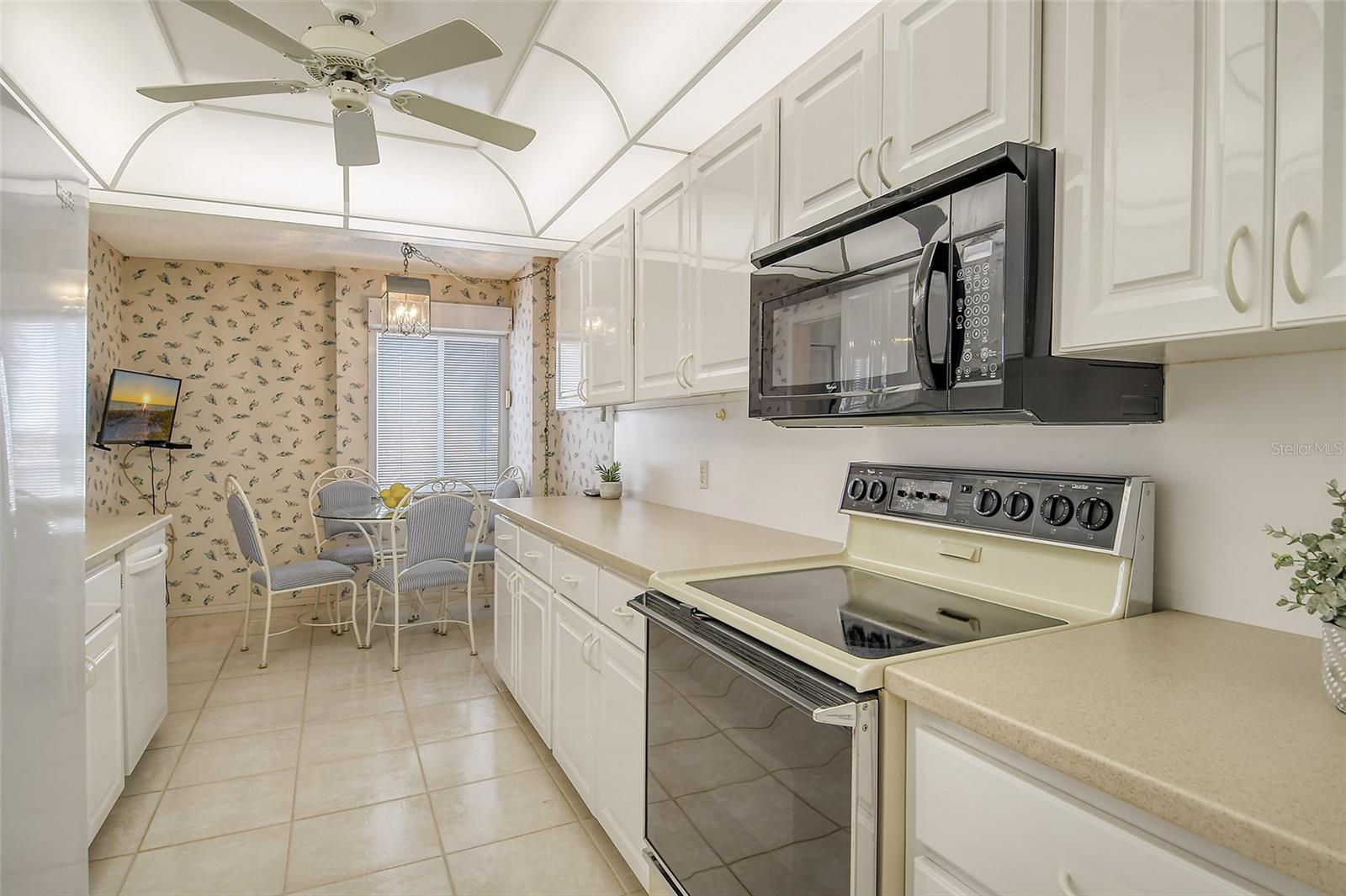 19 WHISPERING SANDS DR #301, SARASOTA, FL, 34242