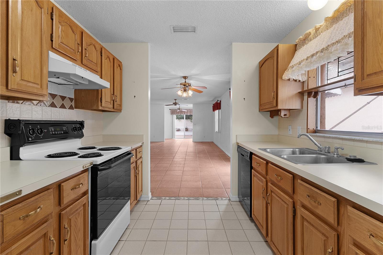 952 AVALON AVE, THE VILLAGES, FL, 32159