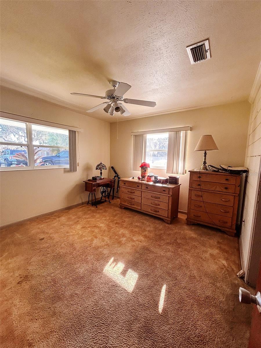 183 E LAKEVIEW ST, UMATILLA, FL, 32784
