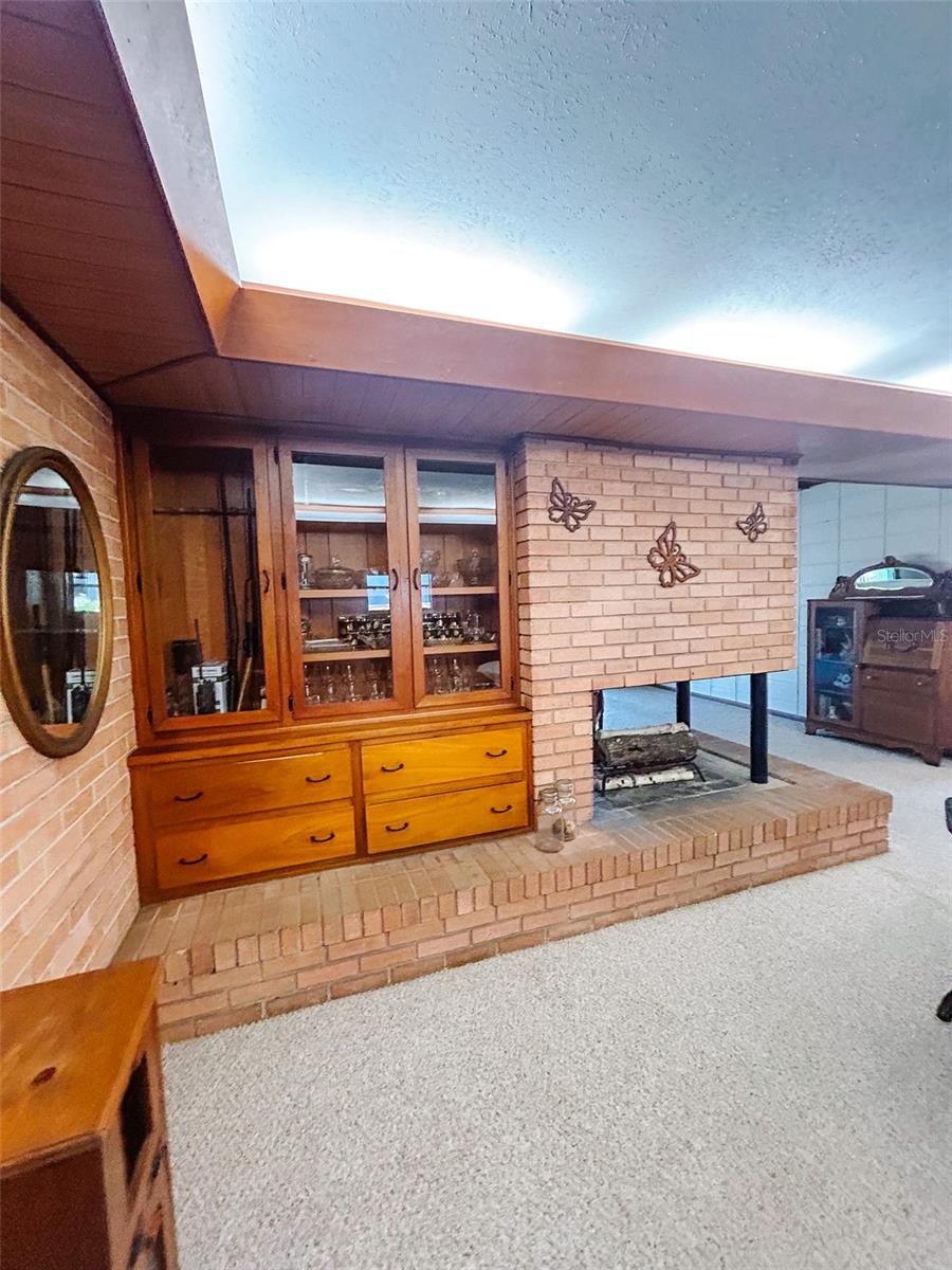 183 E LAKEVIEW ST, UMATILLA, FL, 32784