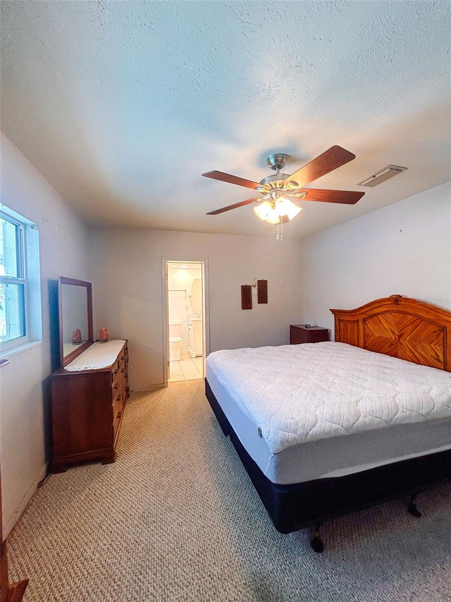 183 E LAKEVIEW ST, UMATILLA, FL, 32784