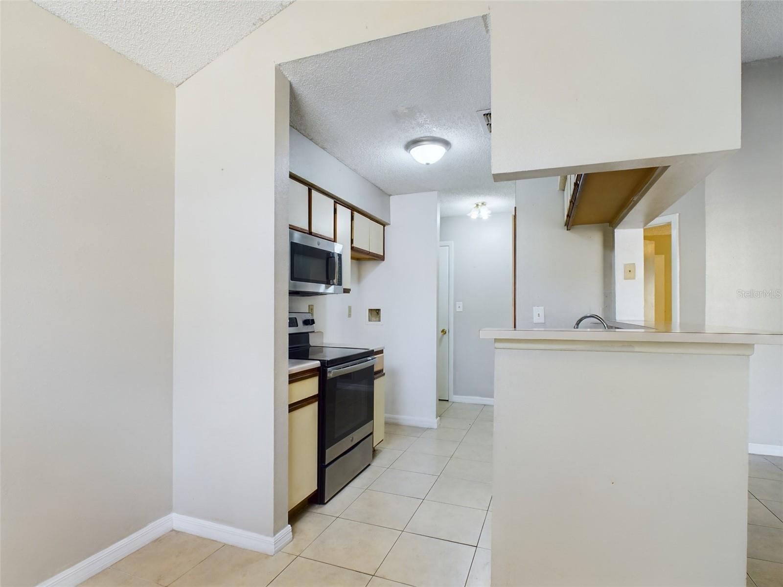 8647 MALLARD RESERVE DR #201, TAMPA, FL, 33614