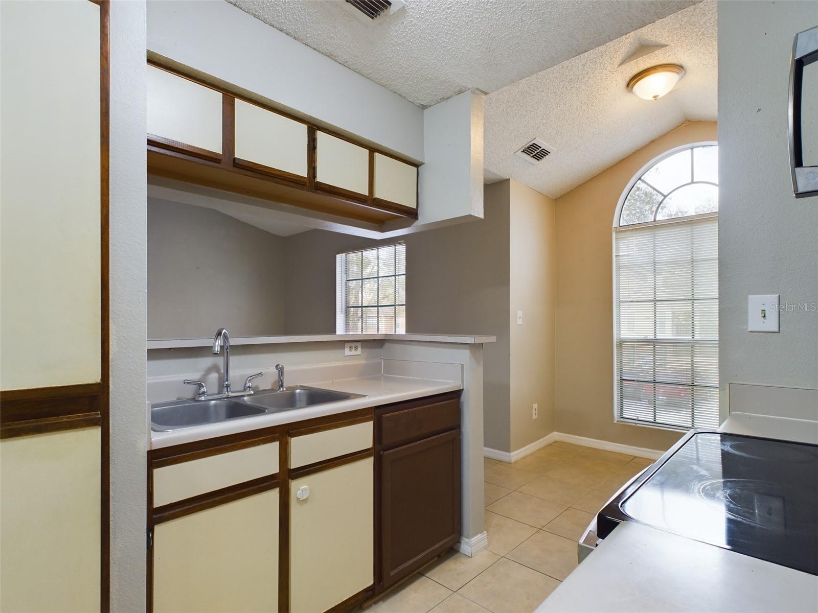 8647 MALLARD RESERVE DR #201, TAMPA, FL, 33614