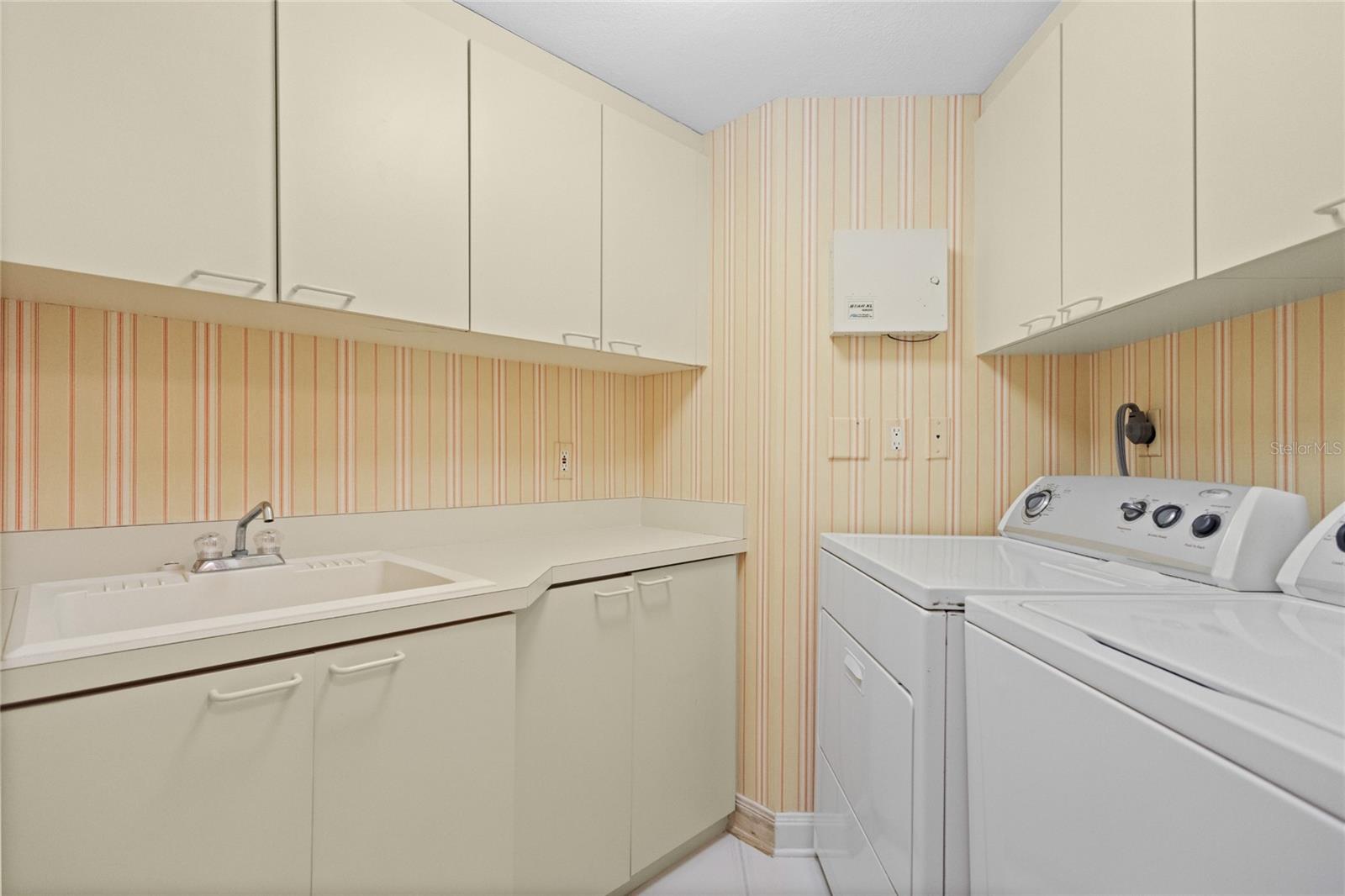 575 SANCTUARY DR #A201, LONGBOAT KEY, FL, 34228