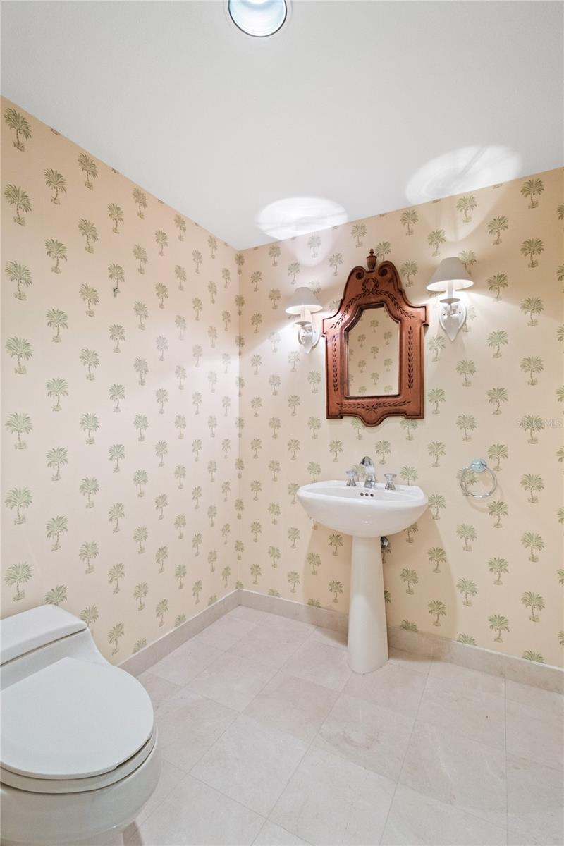 575 SANCTUARY DR #A201, LONGBOAT KEY, FL, 34228