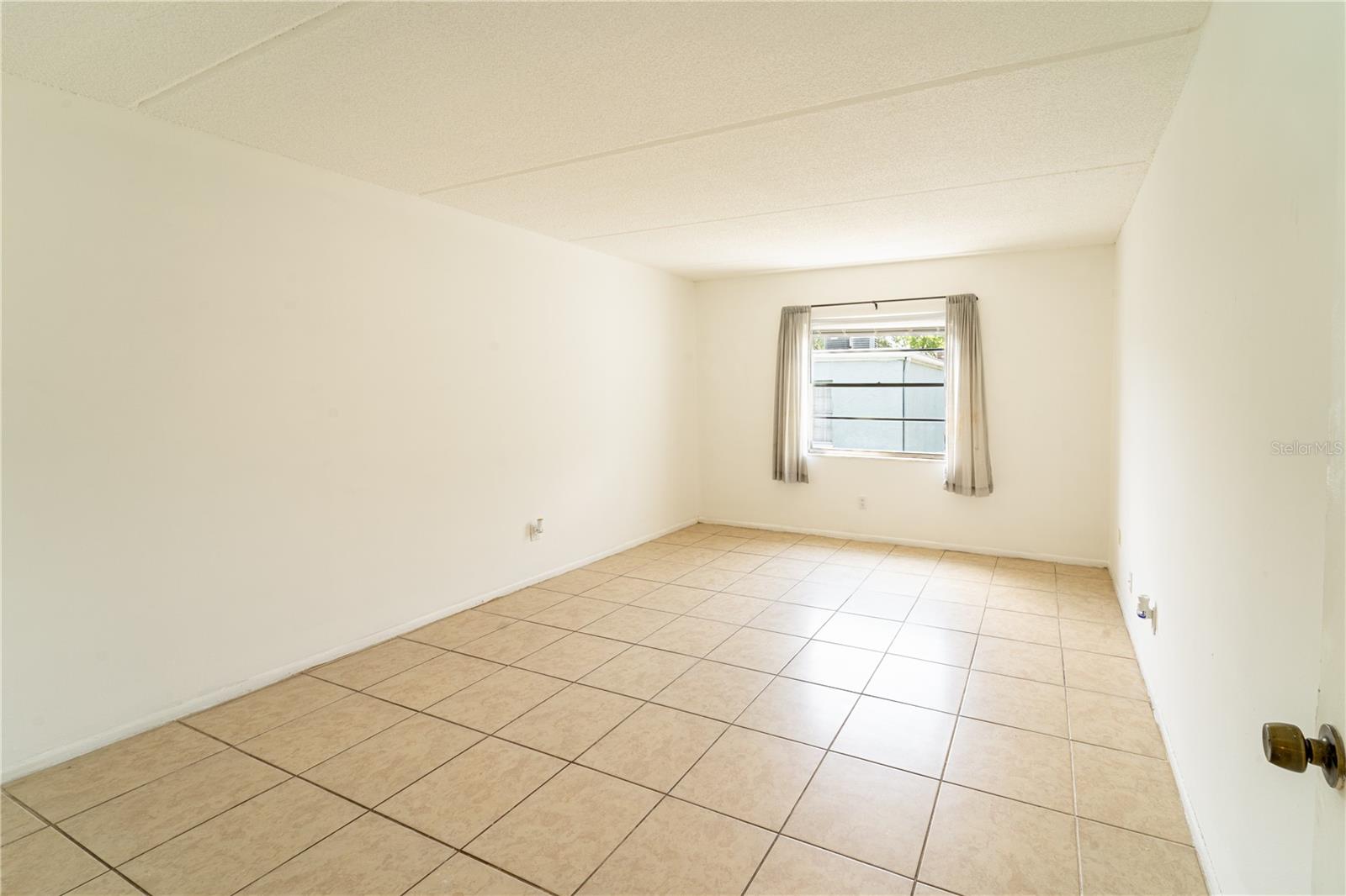 2876 SOMERSET PARK DR #201, TAMPA, FL, 33613