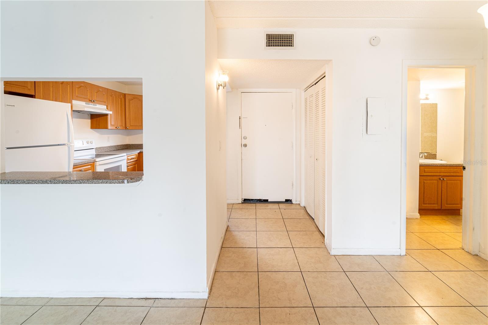 2876 SOMERSET PARK DR #201, TAMPA, FL, 33613