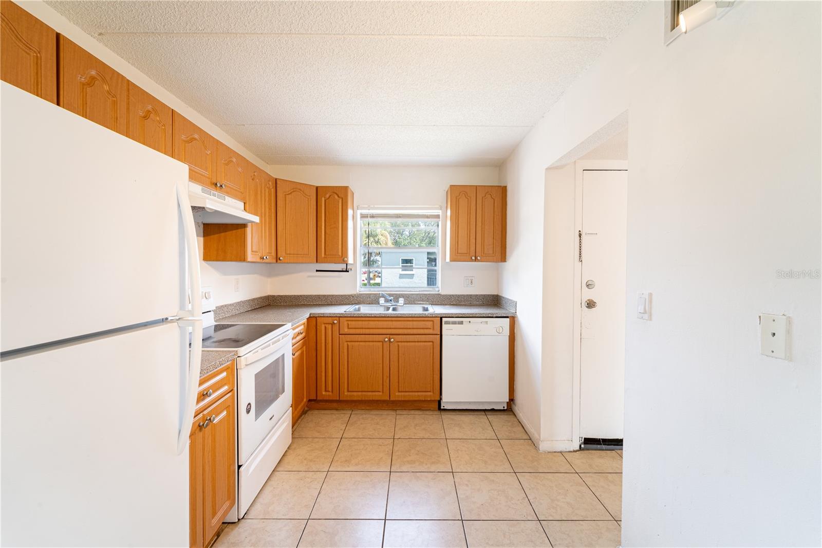 2876 SOMERSET PARK DR #201, TAMPA, FL, 33613