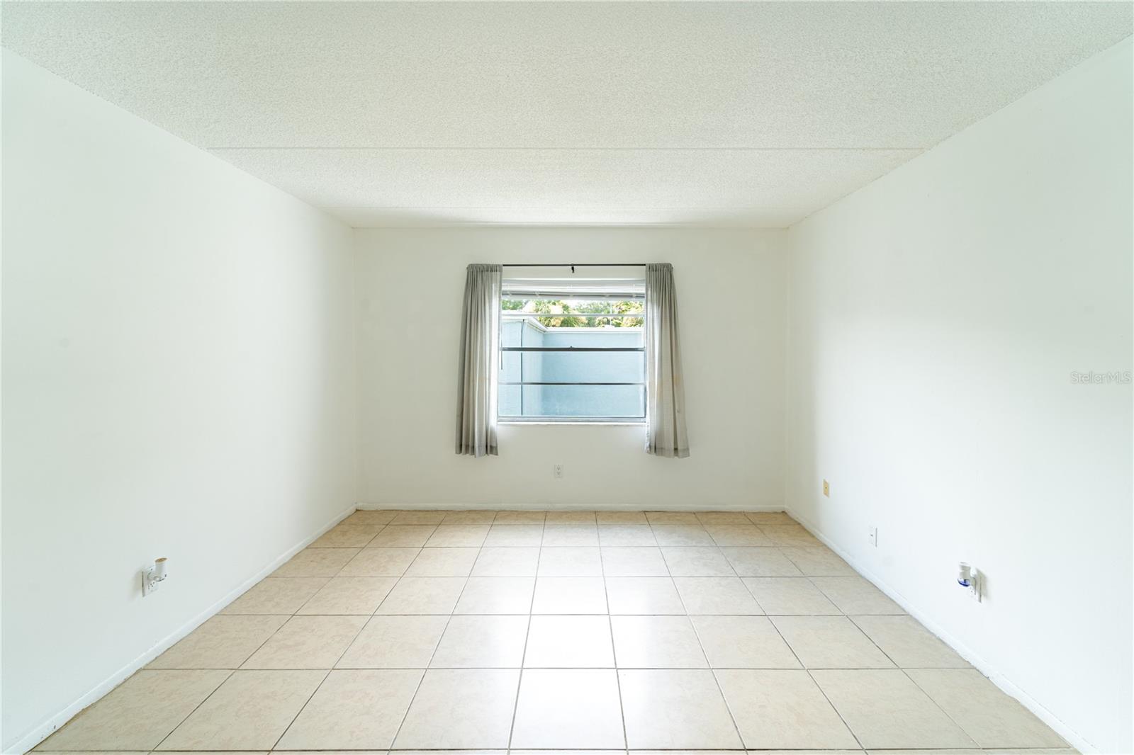 2876 SOMERSET PARK DR #201, TAMPA, FL, 33613