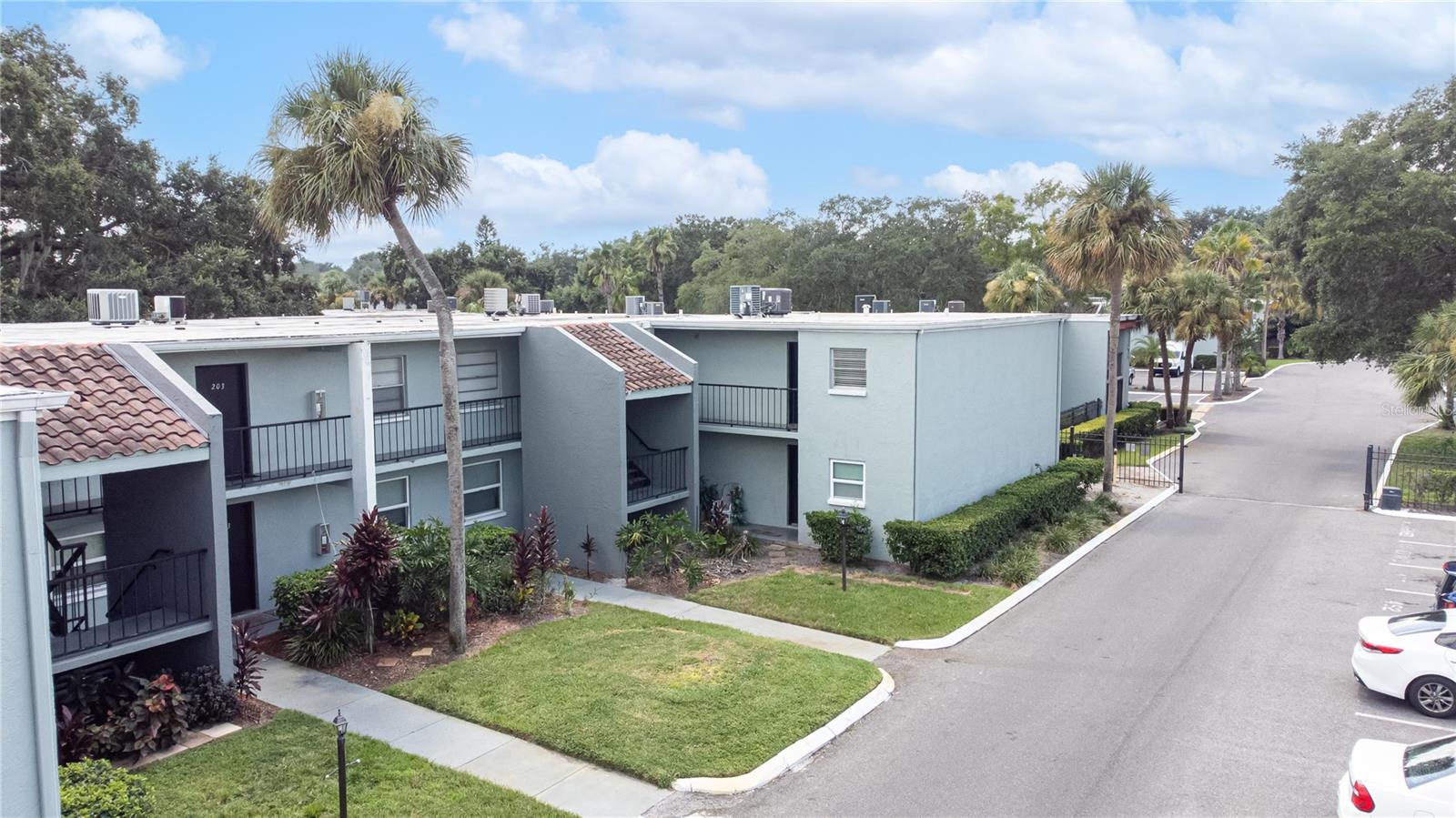 2876 SOMERSET PARK DR #201, TAMPA, FL, 33613