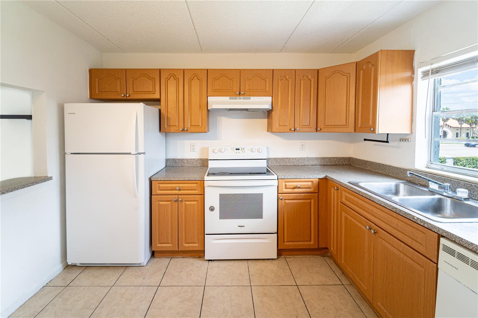 2876 SOMERSET PARK DR #201, TAMPA, FL, 33613