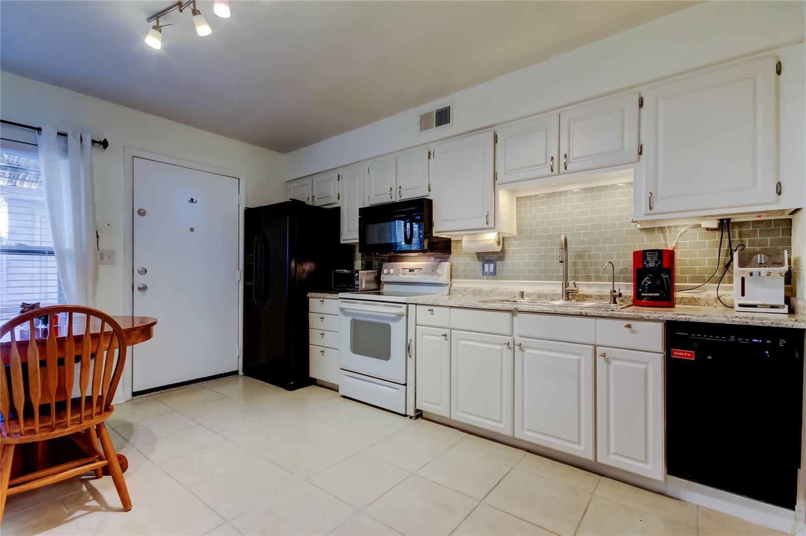 4527 W LA VILLA LN, TAMPA, FL, 33611