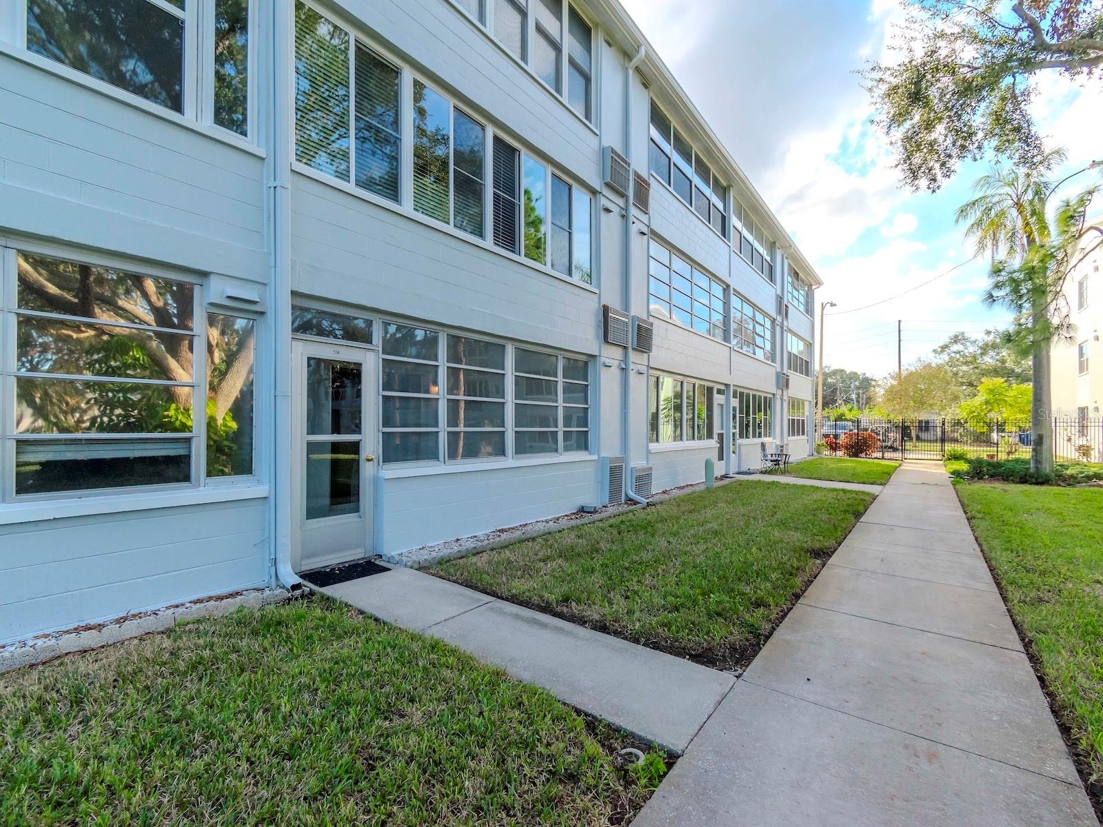 1001 77TH AVE N #104, ST PETERSBURG, FL, 33702